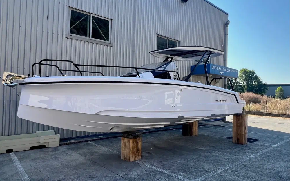 slider 14 Axopar 25 Cross Top