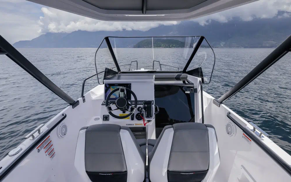 slider 5 Axopar 25 Cross Top