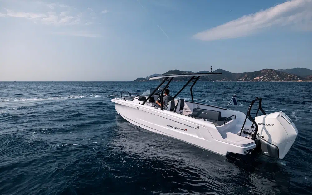 slider 7 Axopar 25 Cross Top