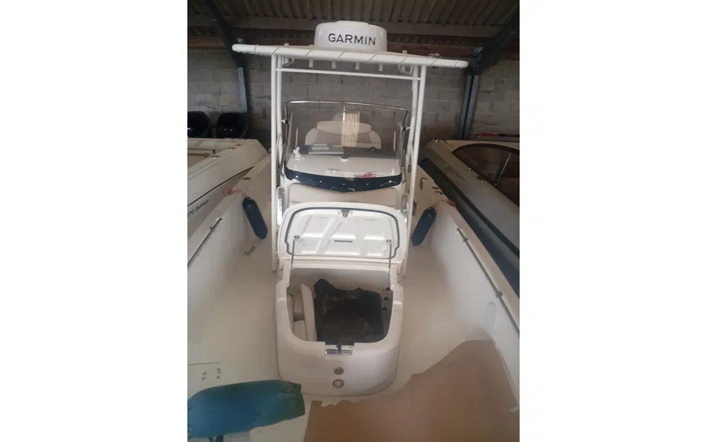 slider 9 Boston Whaler 270 Dauntless