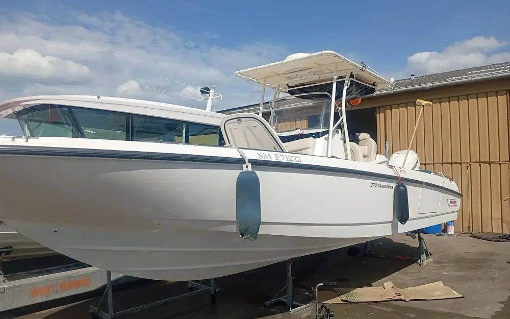 slider 2 Boston Whaler 270 Dauntless