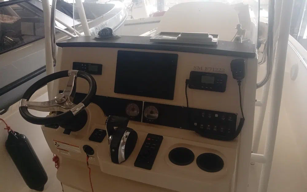 slider 3 Boston Whaler 270 Dauntless