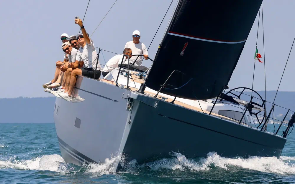 slider 8 Grand Soleil 52 Performance