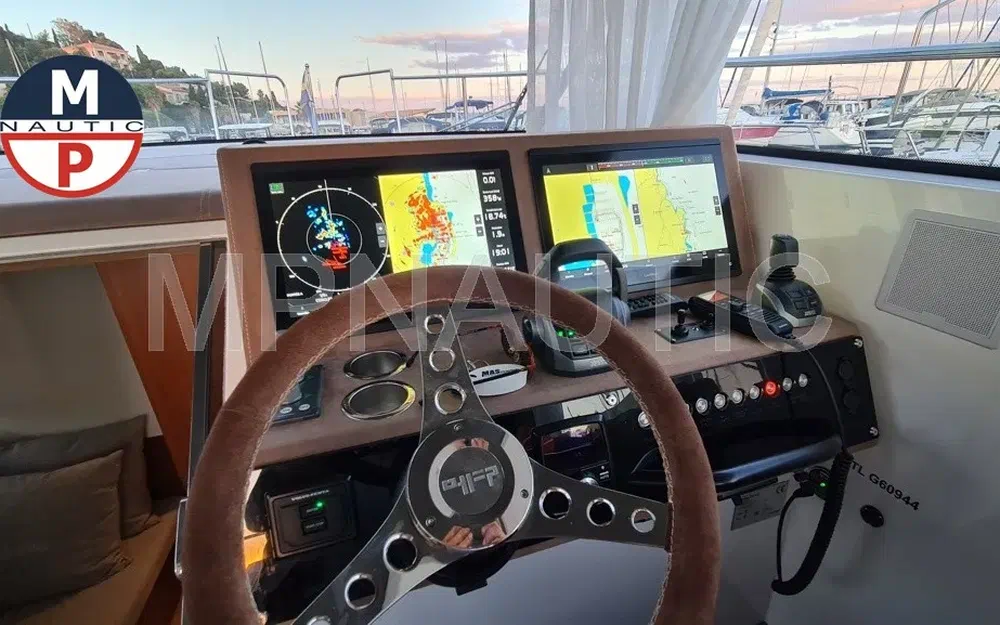 slider 10 Delta Yachts powerboats 33 coupe