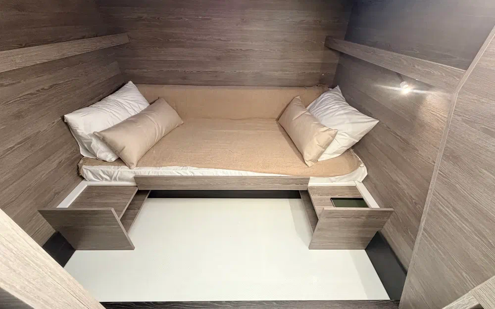 slider 12 Fountaine Pajot My 6