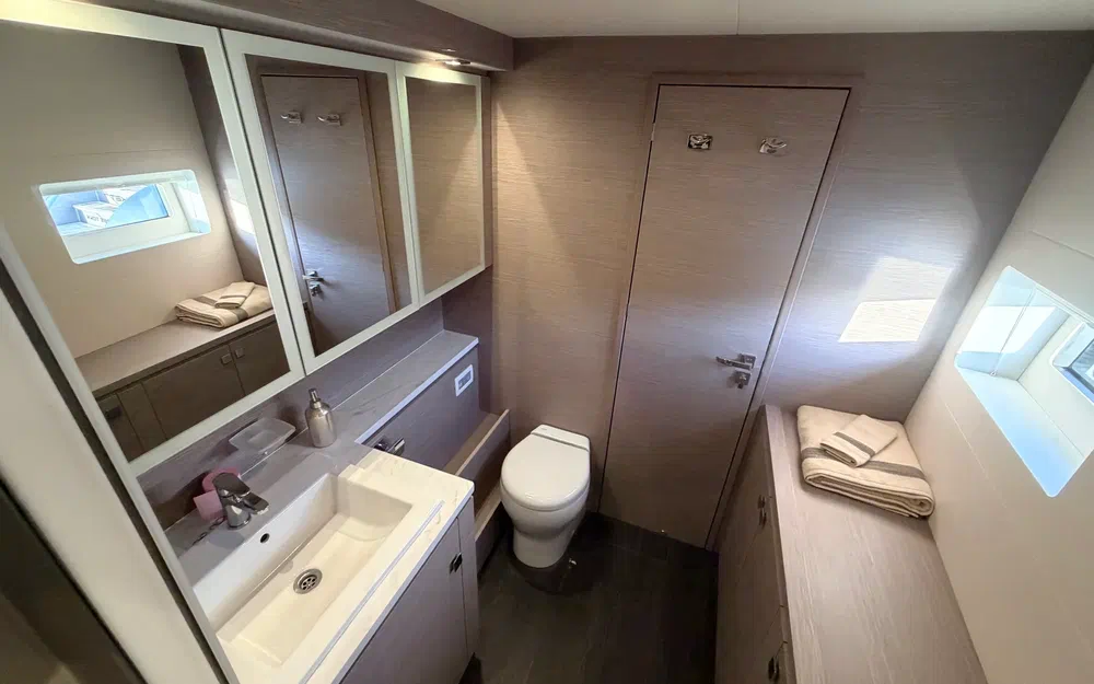 slider 13 Fountaine Pajot My 6