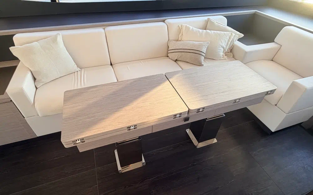 slider 14 Fountaine Pajot My 6