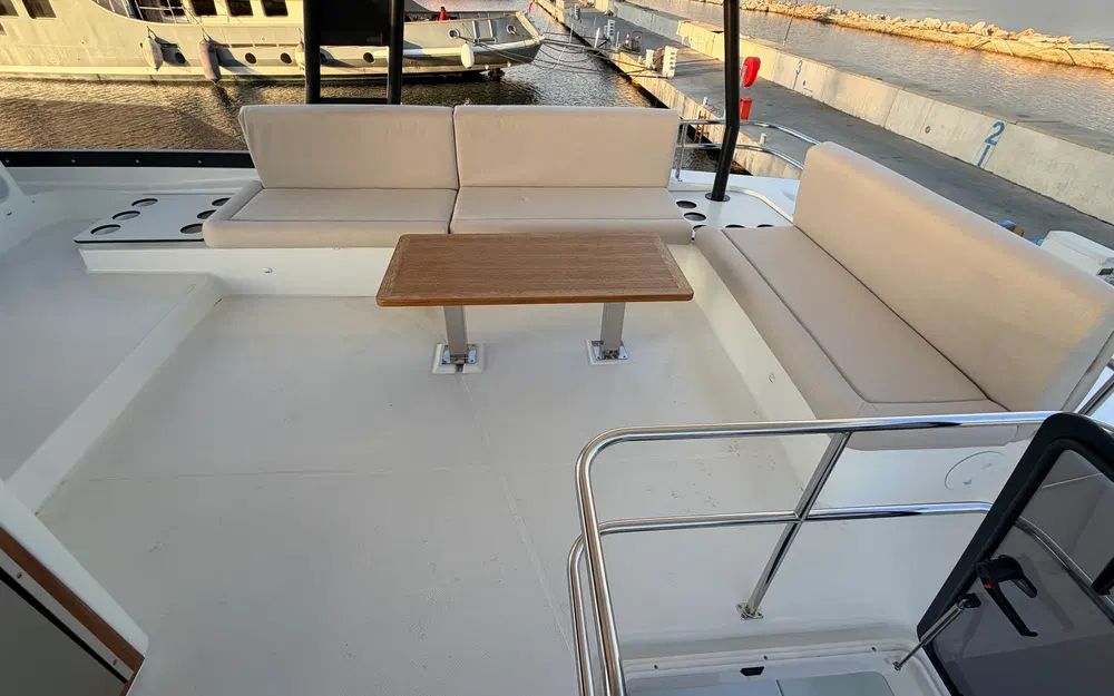 slider 18 Fountaine Pajot My 6