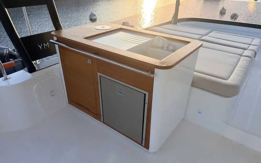slider 19 Fountaine Pajot My 6