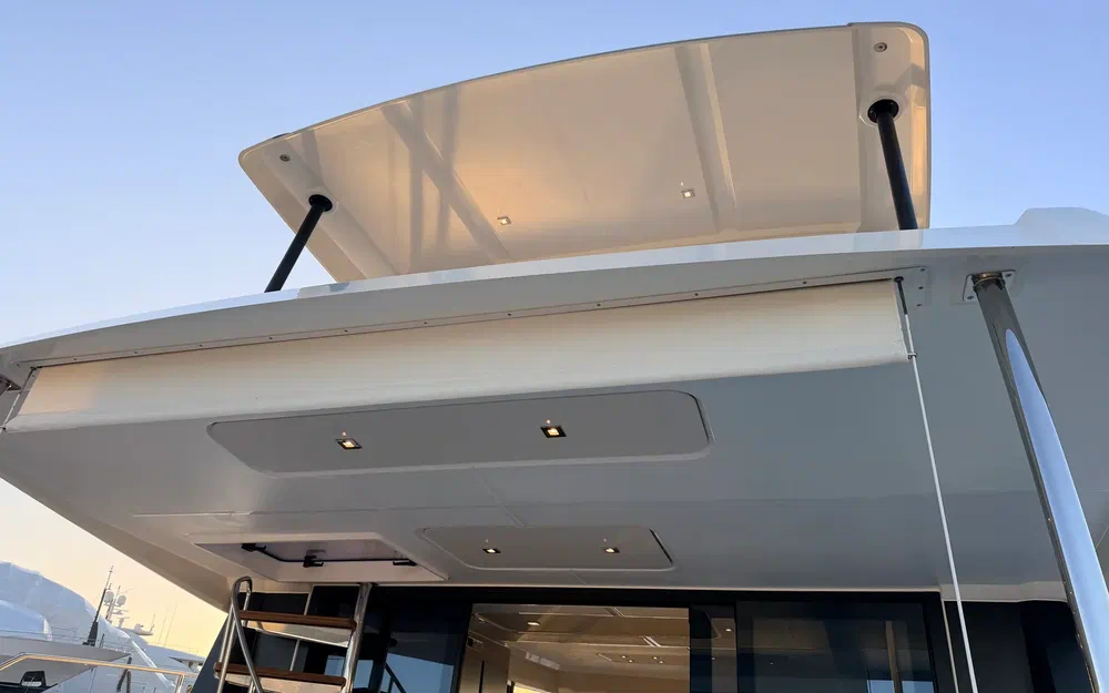 slider 21 Fountaine Pajot My 6
