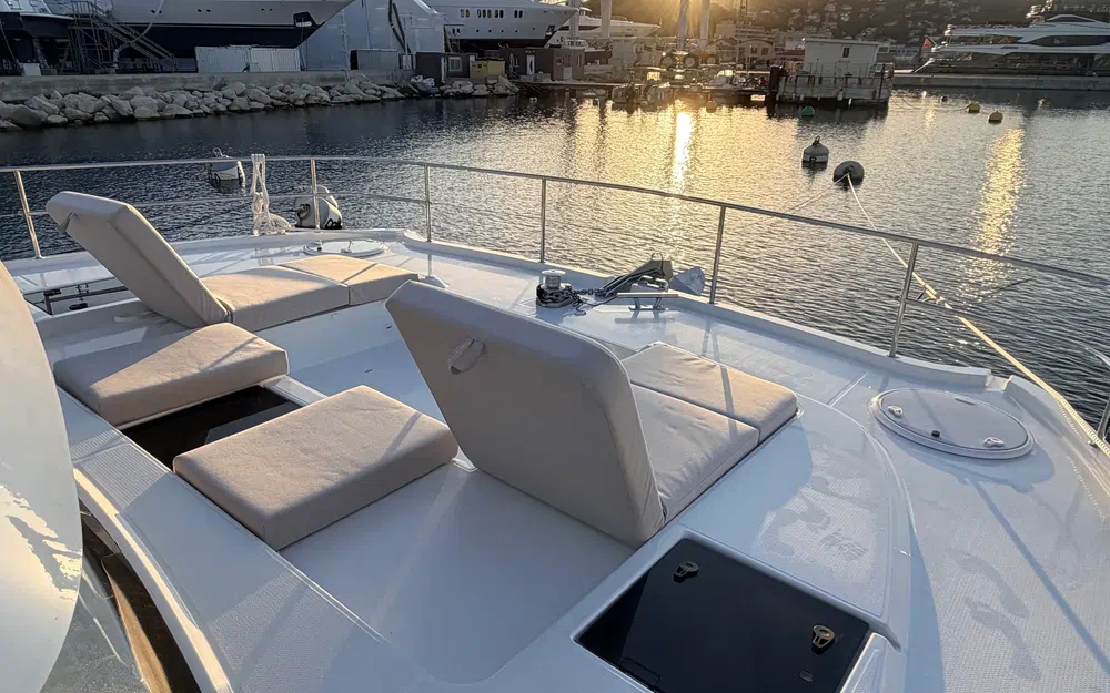 slider 24 Fountaine Pajot My 6