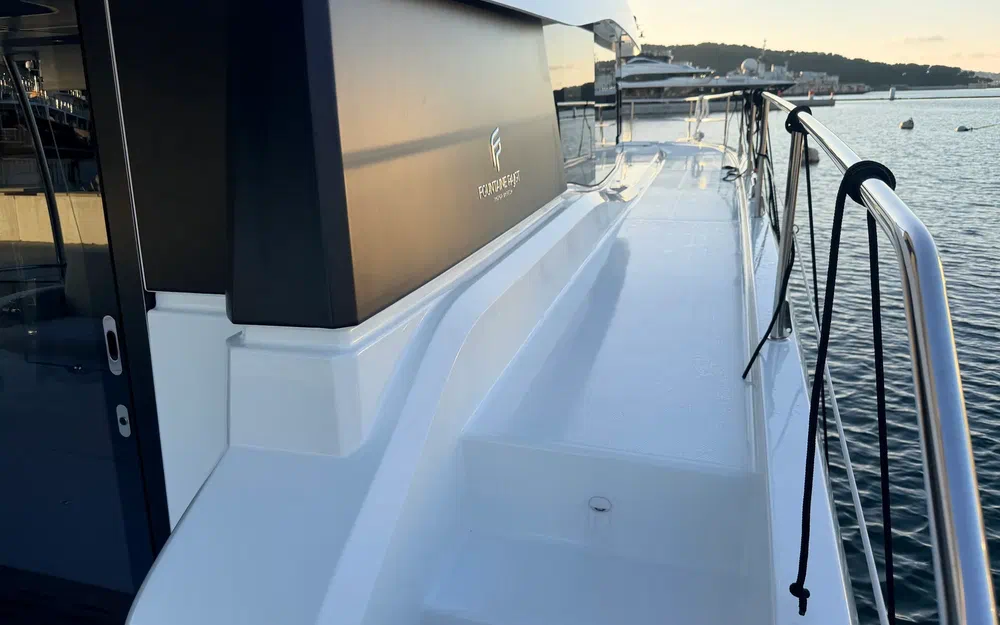 slider 25 Fountaine Pajot My 6