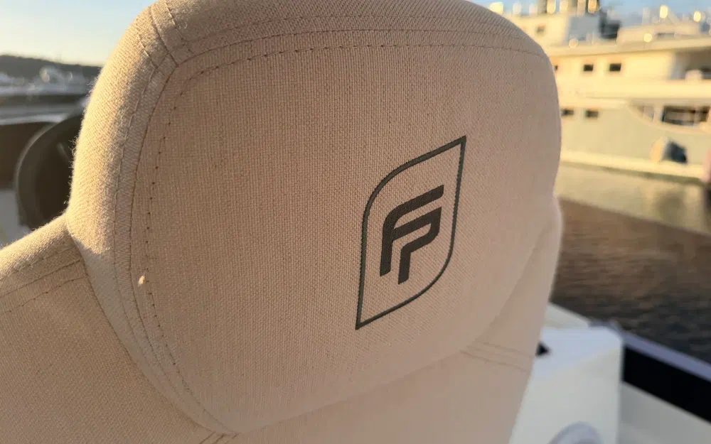 slider 26 Fountaine Pajot My 6