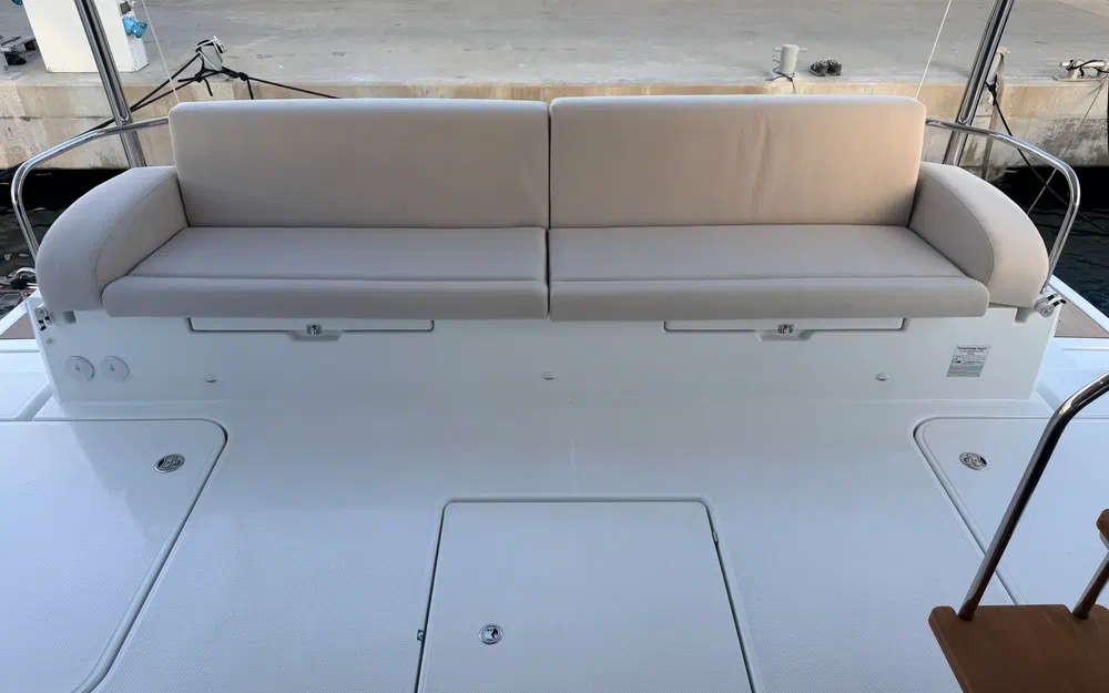 slider 15 Fountaine Pajot My 6