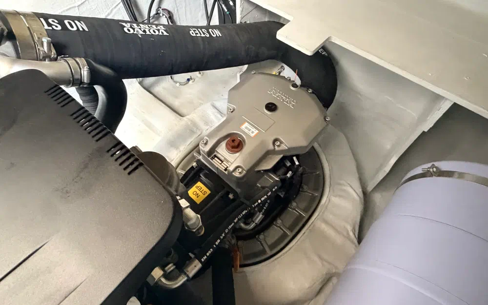 slider 31 Fountaine Pajot My 6