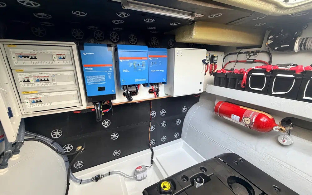 slider 32 Fountaine Pajot My 6