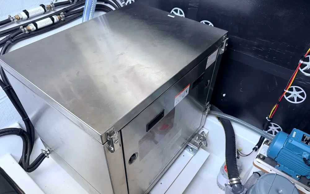 slider 33 Fountaine Pajot My 6