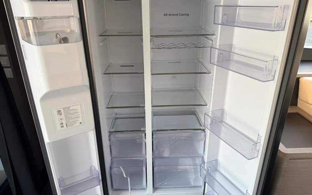 slider 34 Fountaine Pajot My 6