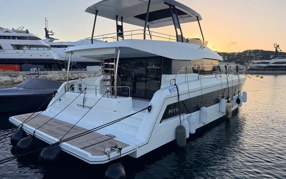 slider 35 Fountaine Pajot My 6