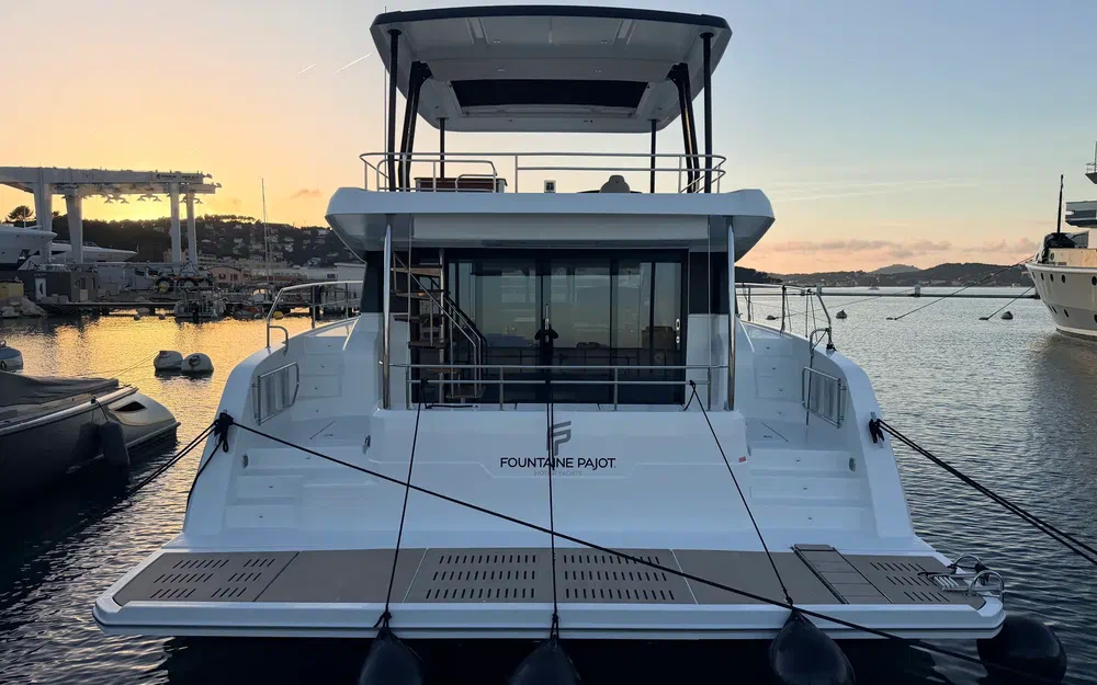 slider 36 Fountaine Pajot My 6