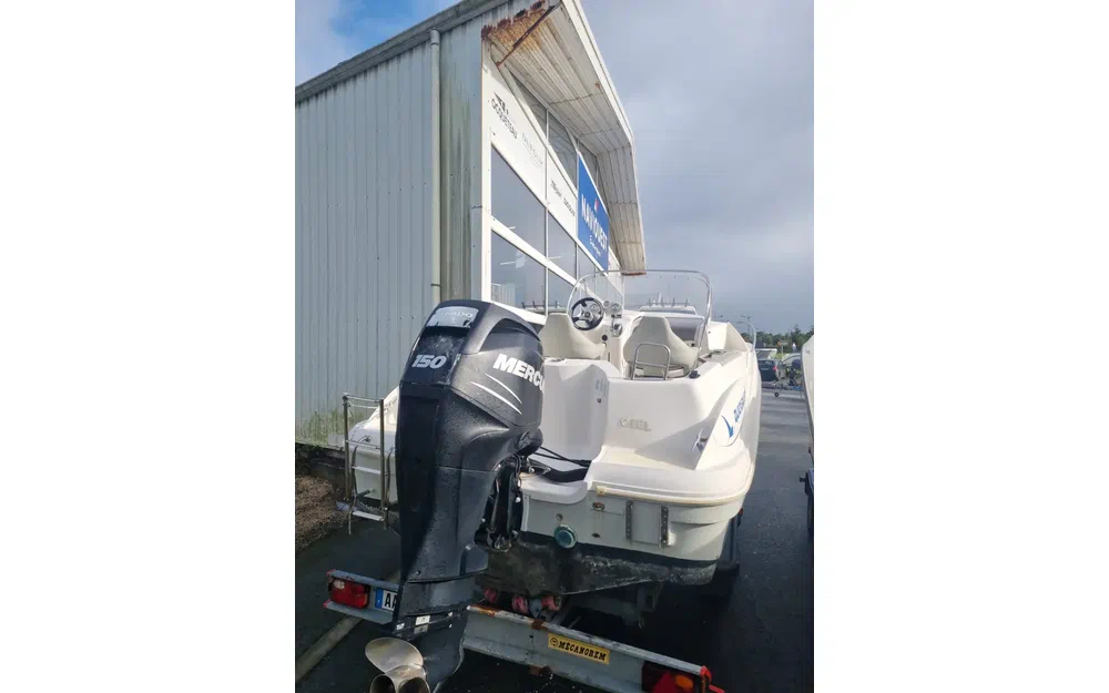 slider 1 Quicksilver 635 Commander