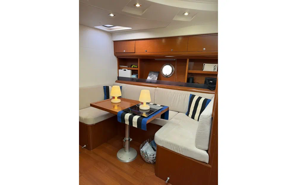 slider 13 Beneteau Monte Carlo 42 HT