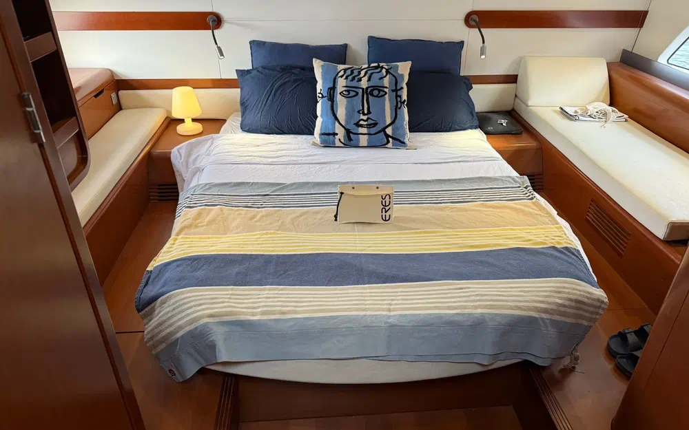 slider 15 Beneteau Monte Carlo 42 HT