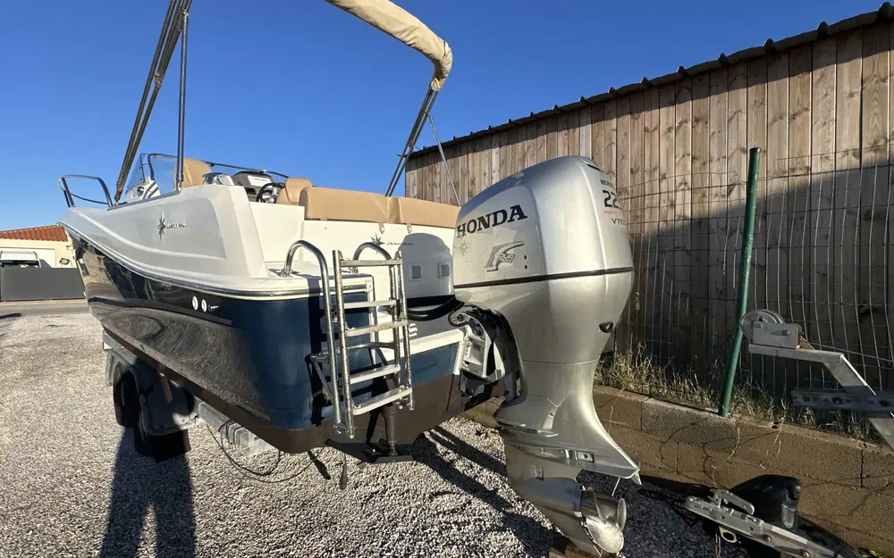 slider 18 Jeanneau Cap Camarat 7.5 WA