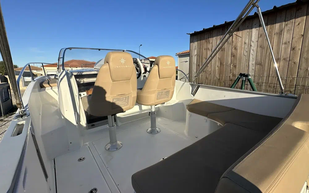 slider 5 Jeanneau Cap Camarat 7.5 WA