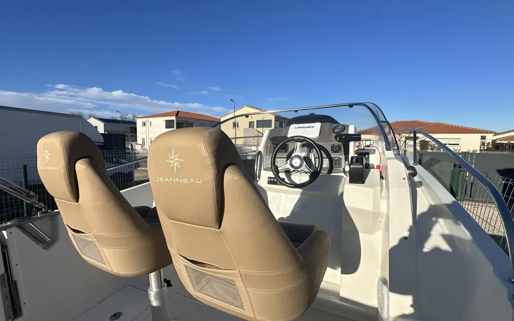 slider 6 Jeanneau Cap Camarat 7.5 WA