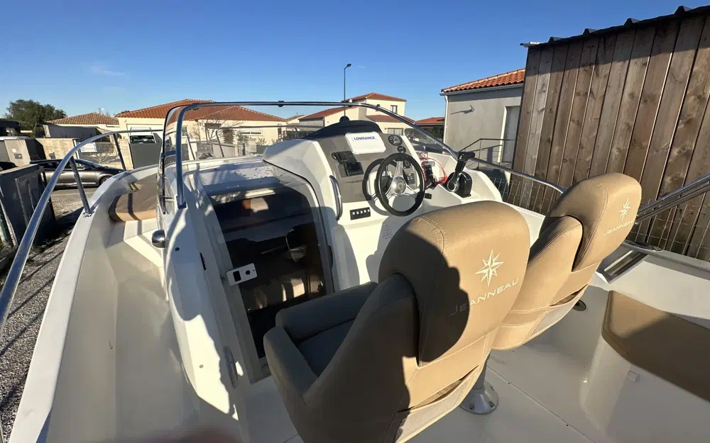 slider 7 Jeanneau Cap Camarat 7.5 WA