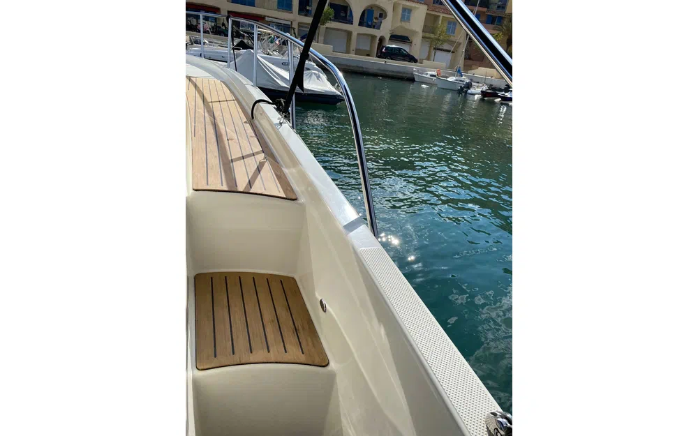slider 19 Quicksilver Activ 875 Sundeck