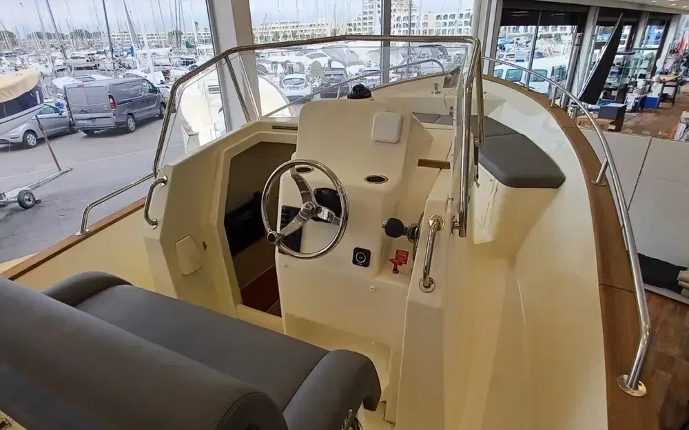 slider 1 Rhea 23 Open