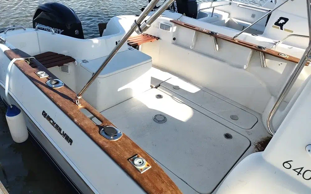 slider 4 Quicksilver 640 Pilothouse