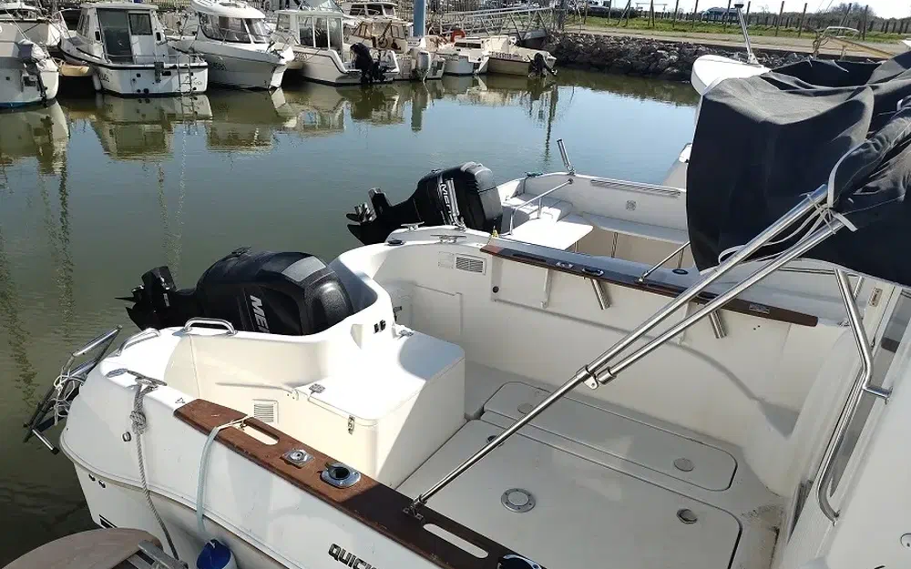 slider 5 Quicksilver 640 Pilothouse