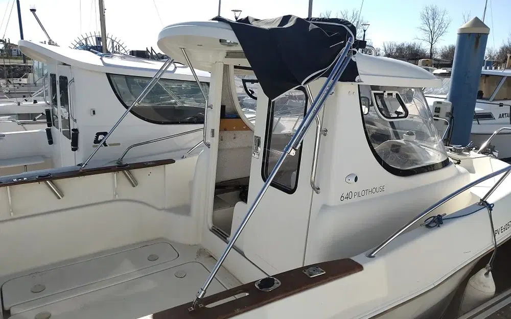 slider 7 Quicksilver 640 Pilothouse
