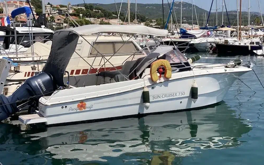 slider 11 Pacific Craft 730 SC