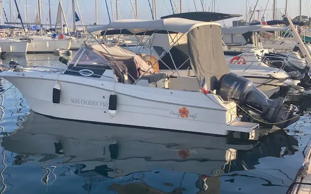slider 1 Pacific Craft 730 SC