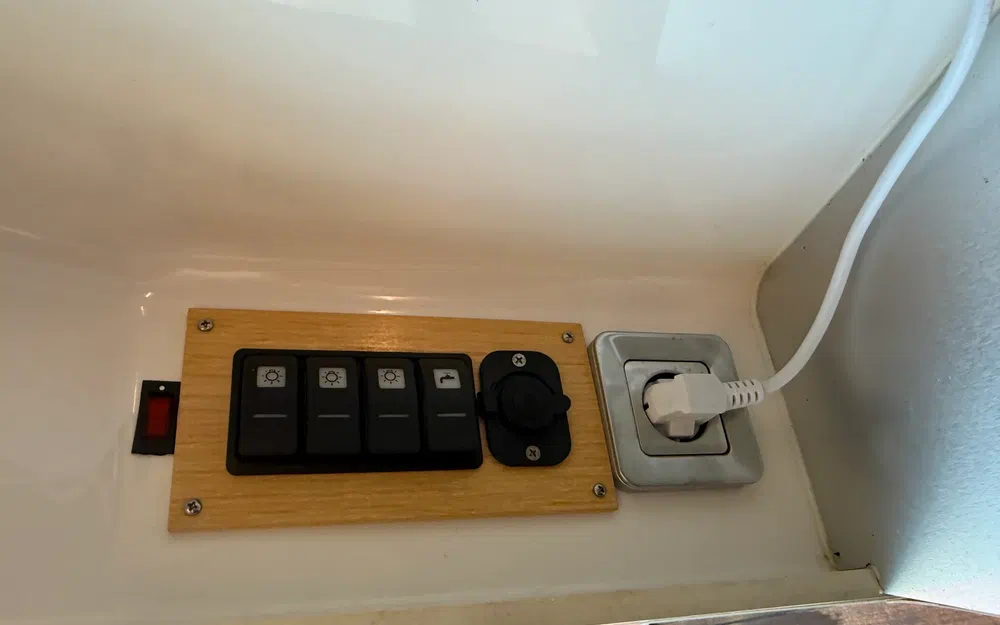 slider 8 Pacific Craft 730 SC