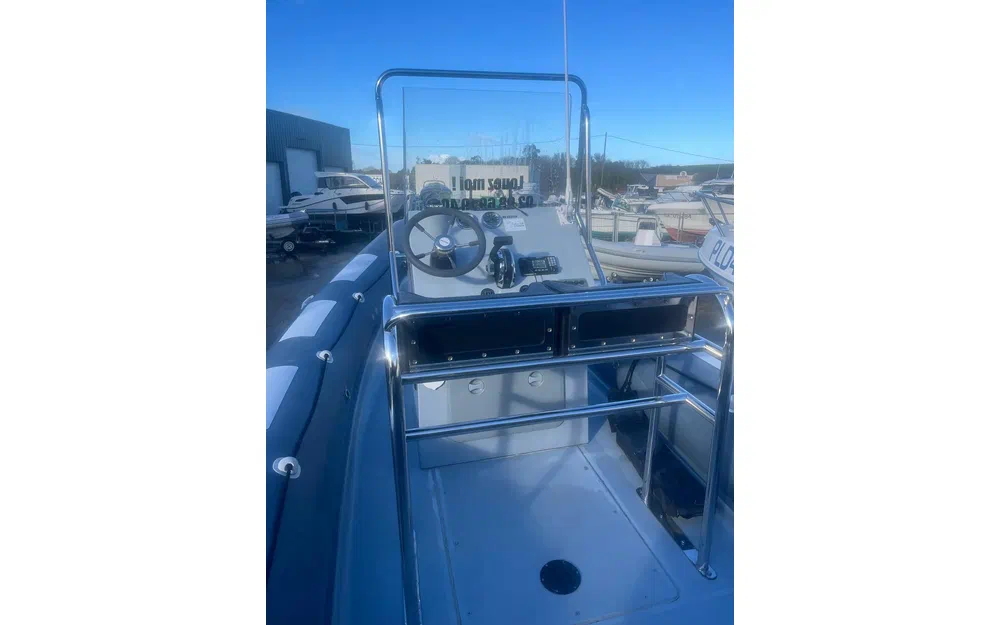 slider 1 Valiant 690 Sport Fishing