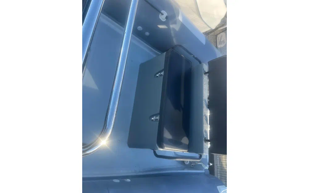 slider 4 Valiant 690 Sport Fishing