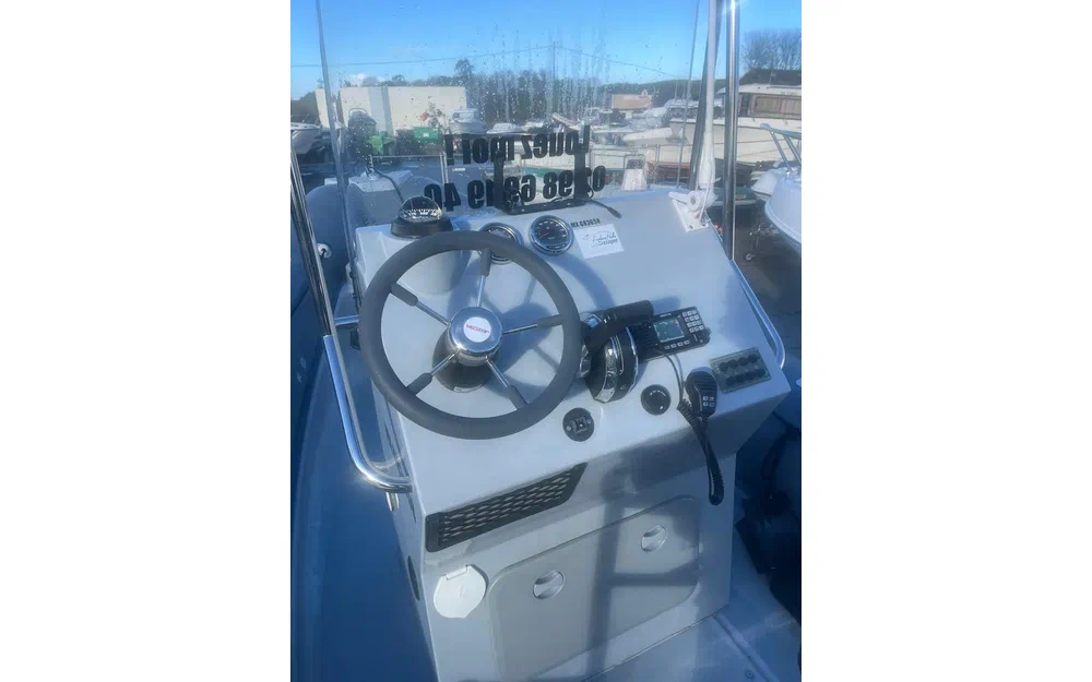 slider 5 Valiant 690 Sport Fishing