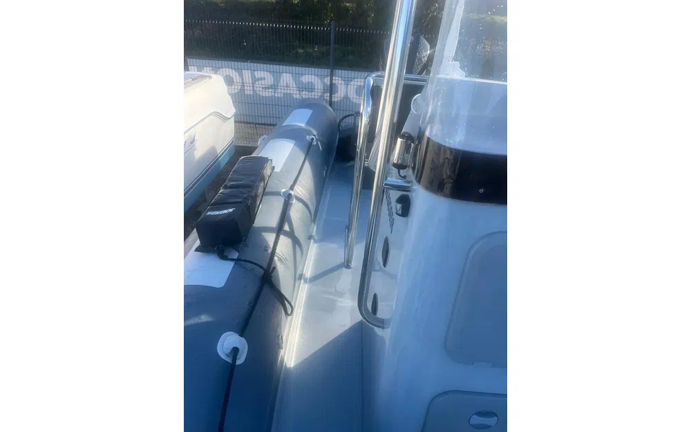 slider 6 Valiant 690 Sport Fishing