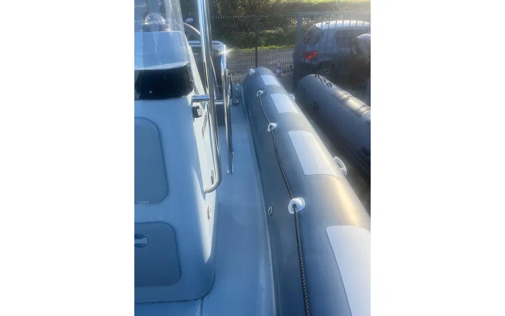 slider 7 Valiant 690 Sport Fishing