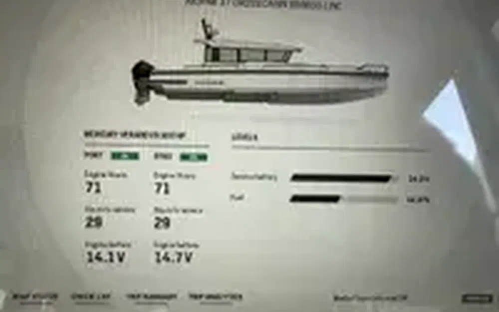 slider 10 Axopar 37 SC