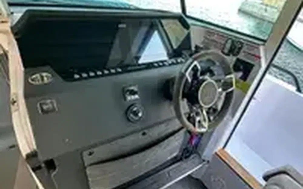 slider 1 Axopar 37 SC