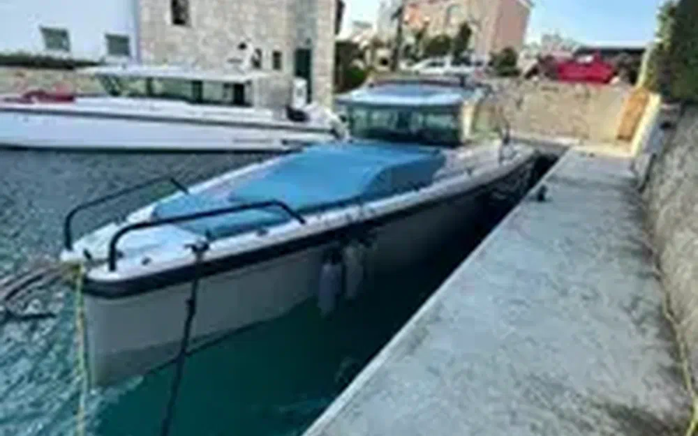 slider 4 Axopar 37 SC