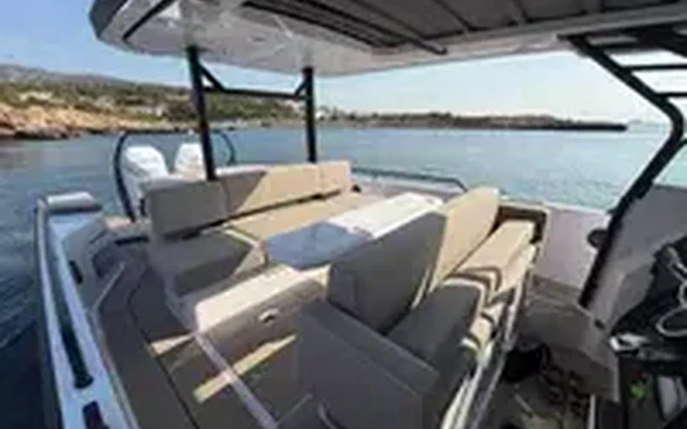 slider 5 Axopar 37 ST