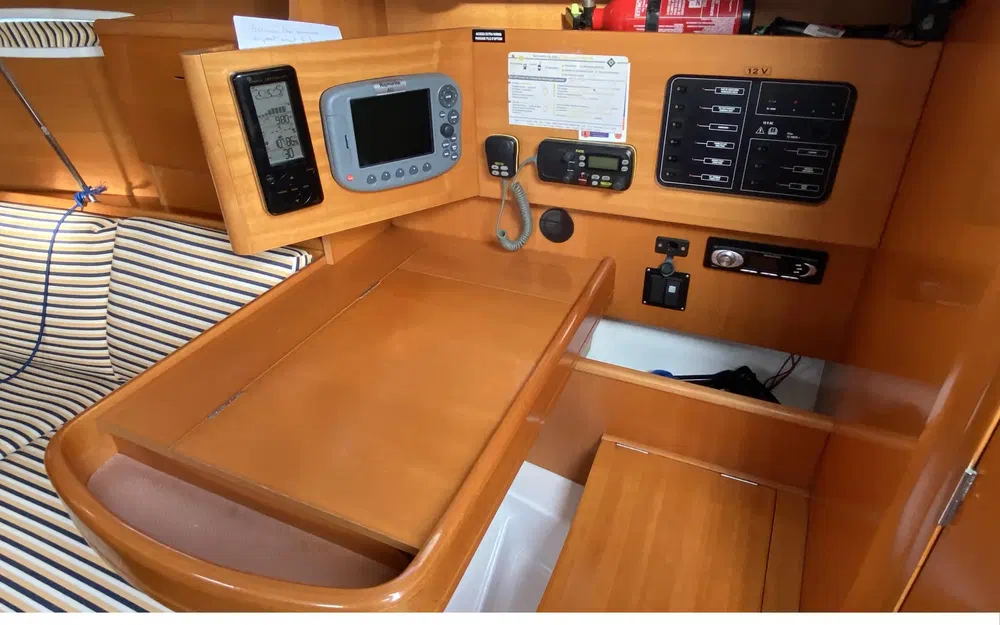 slider 9 Beneteau First 31.7