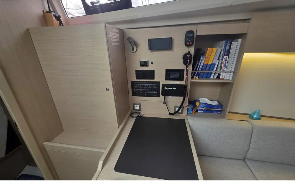 slider 10 Beneteau Oceanis 37.1